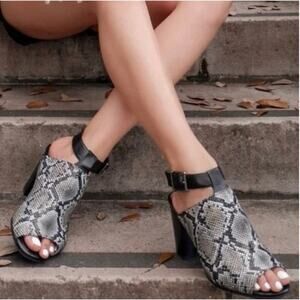 Vionic Kaia Leather Animal Print Peep Toe Mules Ankle Strap Chunky Heel Size 8.5